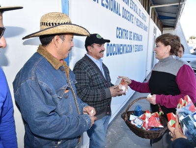 A nombre del Gobernador José Aispuro Torres y de Rubén Calderón Lujan titular de la Secretaría les r