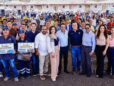 Reconoce Toño Ochoa a trabajadores del municipio