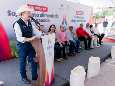 Productores de Gómez Palacio reciben 25 toneladas de suplemento para ganado caprino