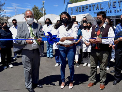El rector de la UJED hizo entrega del nuevo estacionamiento al Hospital Veterinario