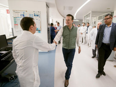 Reconocen médicos mejor funcionamiento del Hospital 450 con equipo de alta especialidad