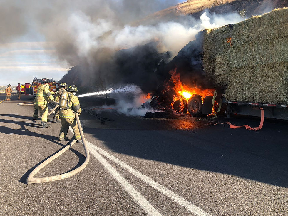 Bomberos de Durango salvan a conductor y evitan pérdida total de camión incendiado