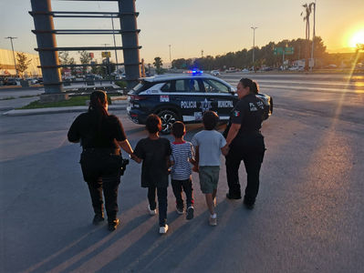 Sorprenden a tres niños deambulando; DIF analiza sus casos