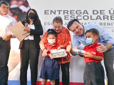 Arranca Esteban entrega de útiles escolares y libros para estudiantes de Durango