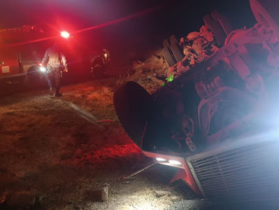 Volcadura en carretera a La Flor