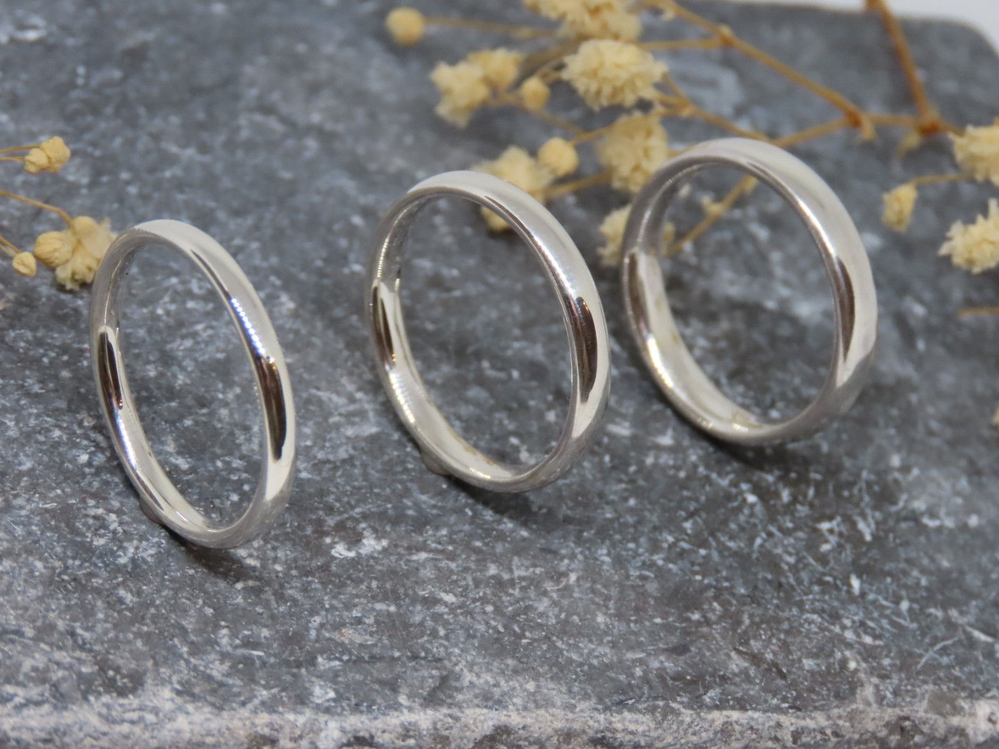 Oval wedding ring