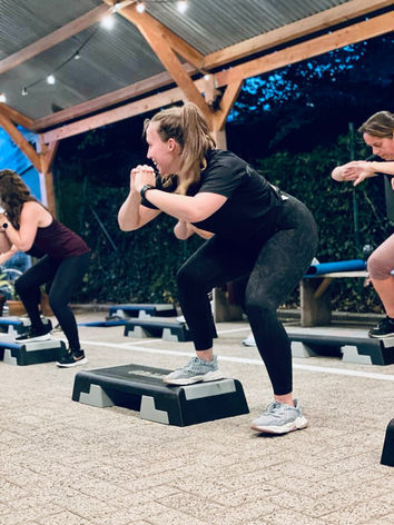 Tatjana Beyers, een erkend diëtiste en intuïtief eten coach met een praktijk in Beerse waarin ze mensen helpt naar een gezondere levensstijl zonder diëten.