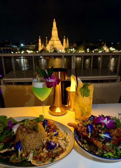 Dinner am Chao Phraya River in Bangkok mit Blick auf Wat Arun und Wat Pho