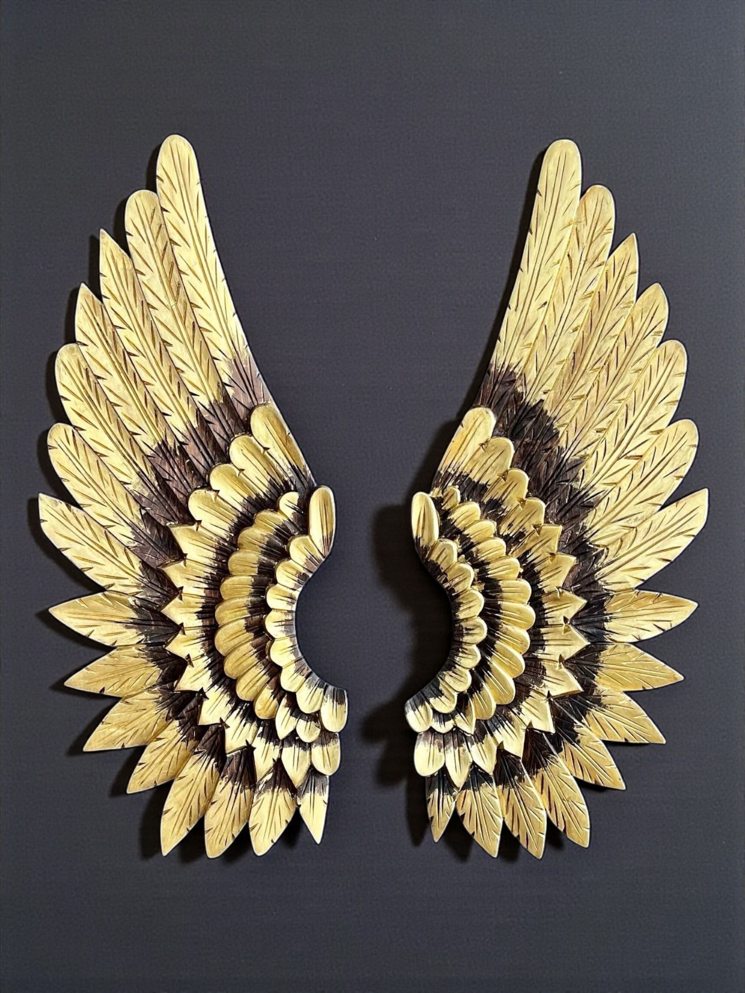 Alas Decorativas Labradas en Madera Dorado Con Café