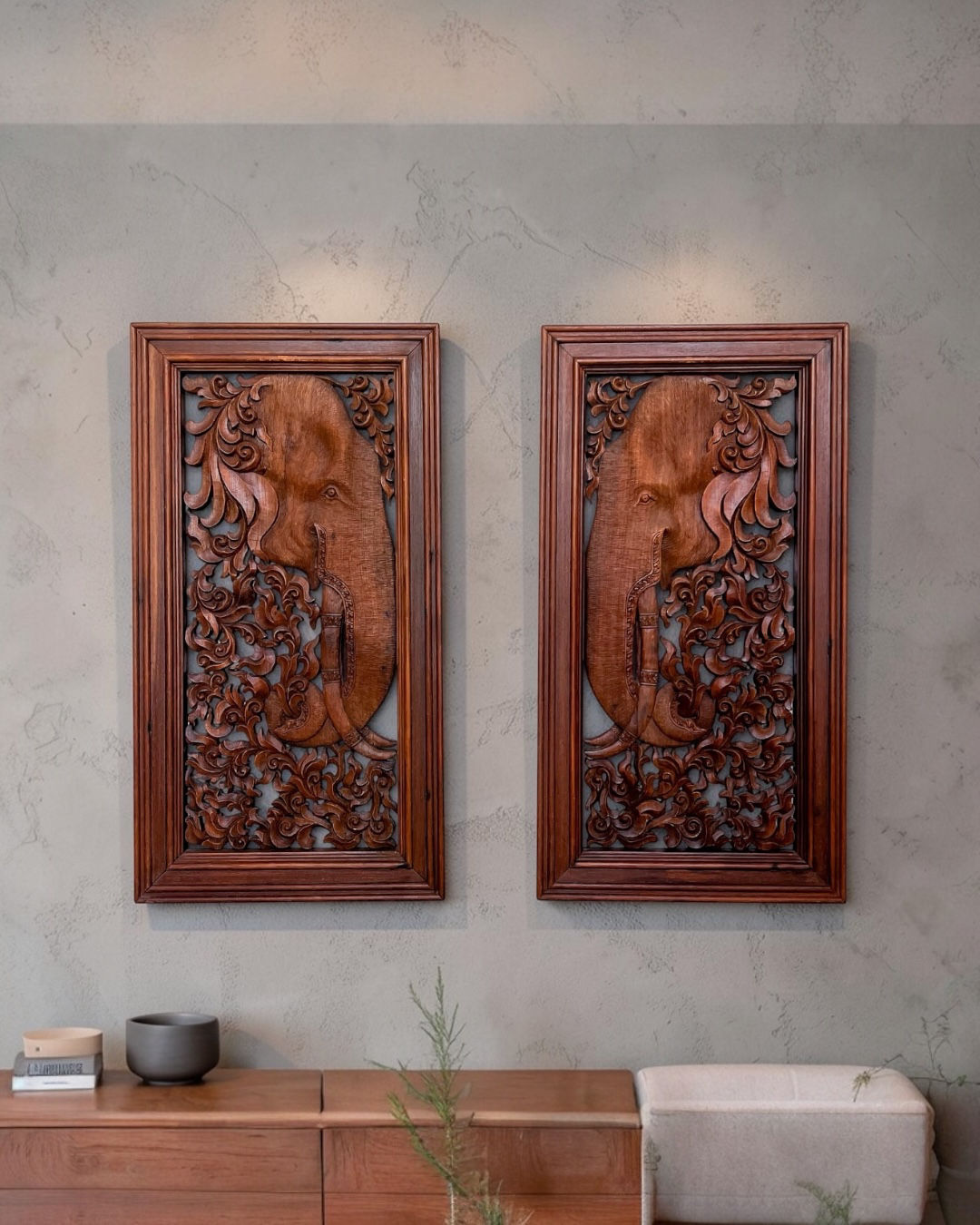 Paneles Labrados en Madera con Elefantes 