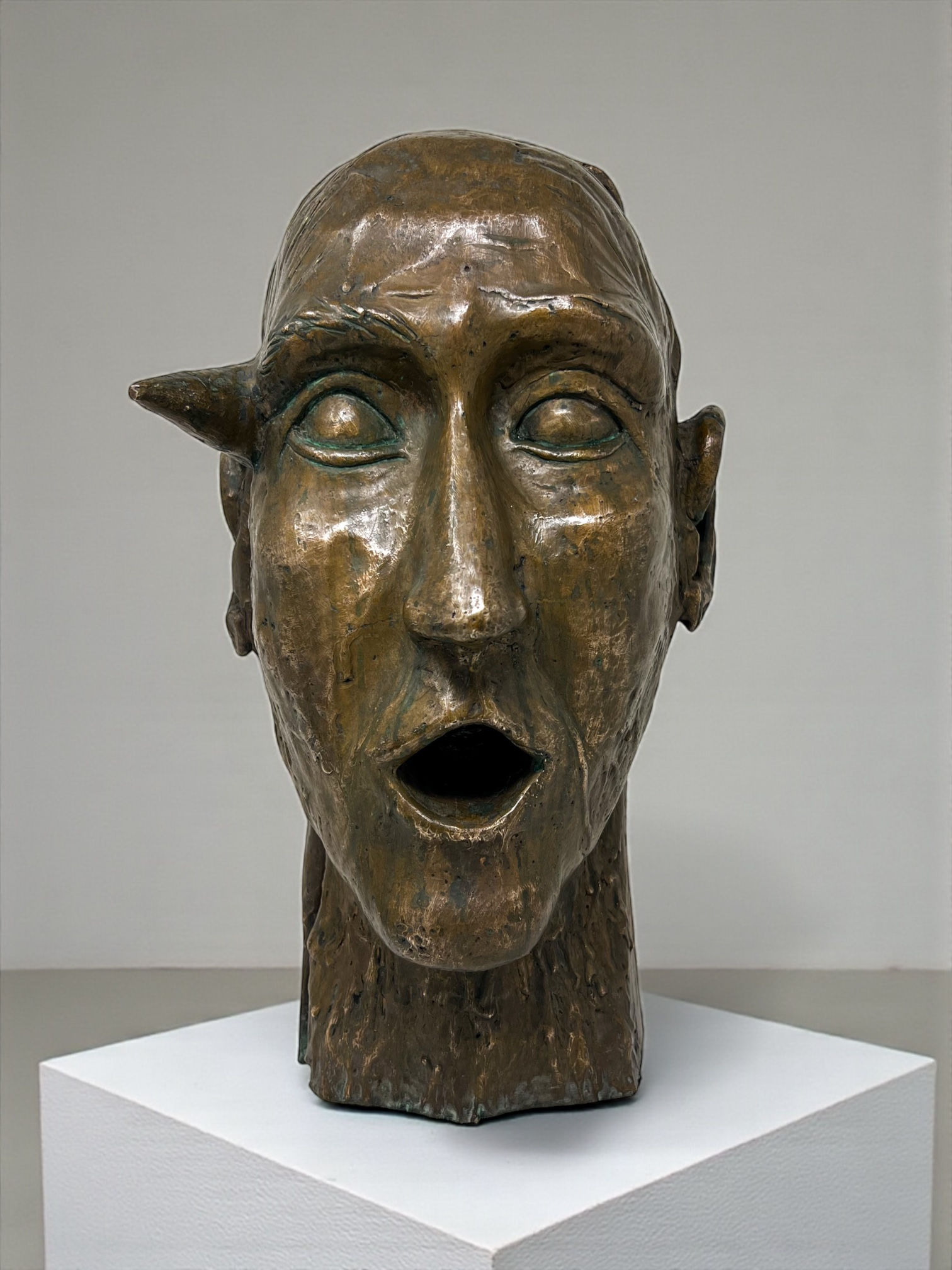 Escultura en Bronce de Oliverio Hinojosa 1996