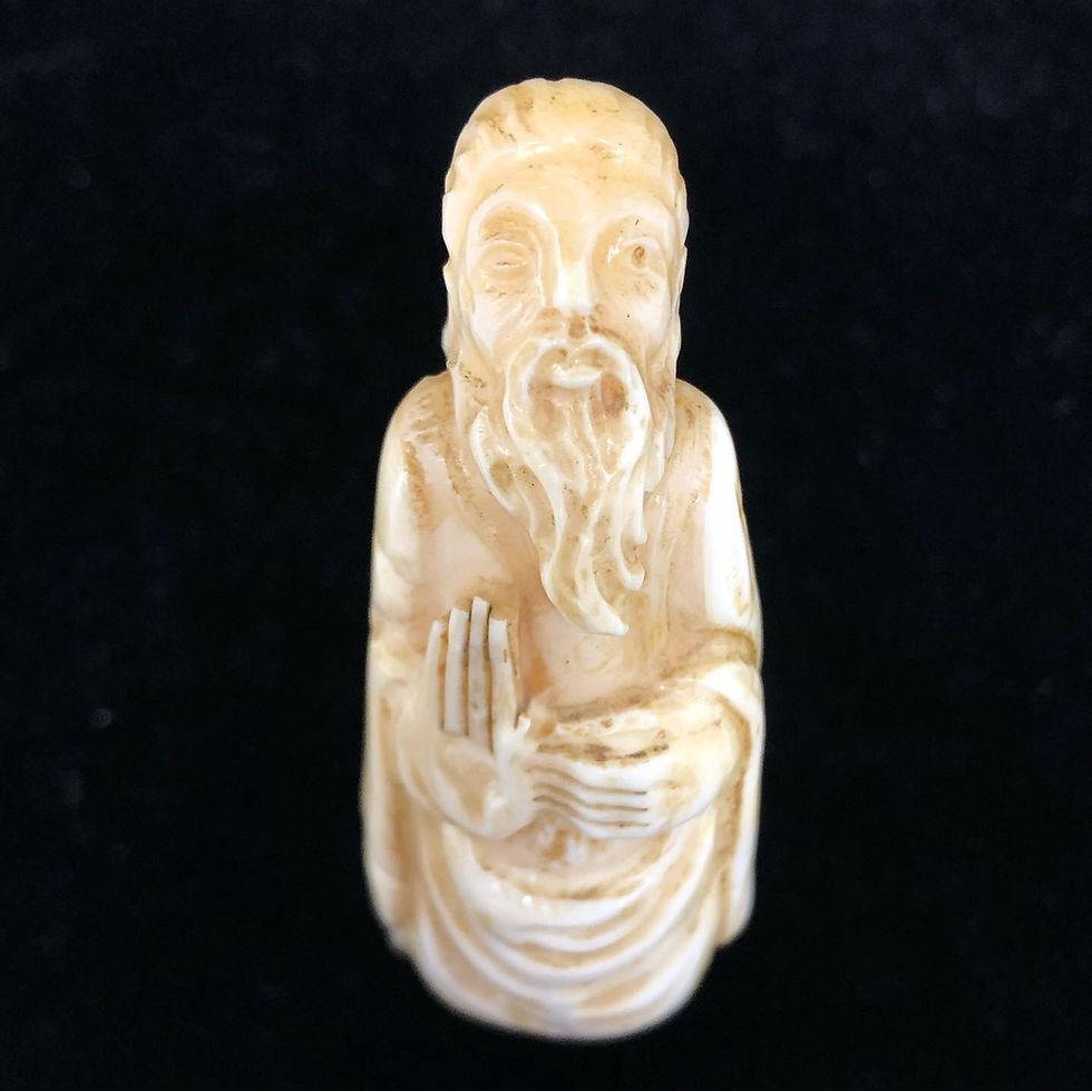 Miniatura: Escultura Antigua Labrada en Colmillo de Jabalí 