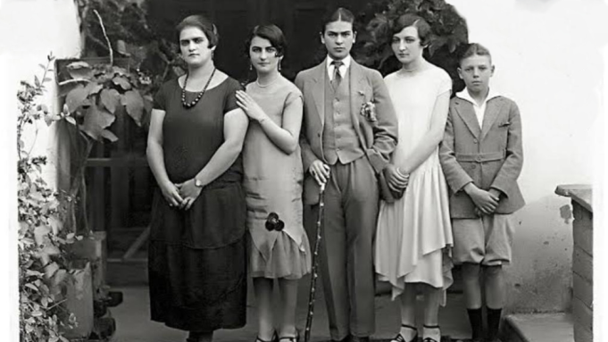 B&W family picture of artist Frida Kahlo in Standing position
