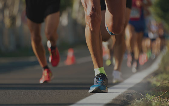 pessoas correndo em uma maratona