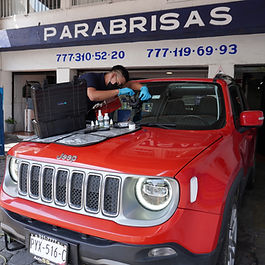 Servicios que ofrece: 
Parabrisas.
Cristales para autos.
Blindaje.
Reparación de parabrisas.
Pulido de cristal rayado.
Película de seguridad.
Quemacocos.
Autos Clásicos. 
Elevadores.
Chapas.
Sellado de Cristales.
Atención a Cristales.
Asegurados.