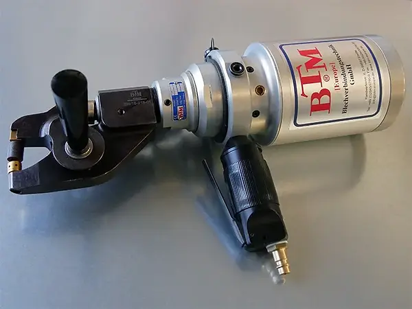 Clinching tool