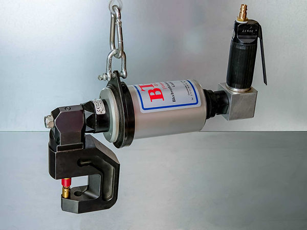 Clinching tool