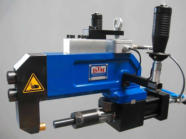 Hydraulic clinching tool