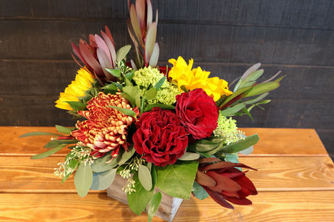 Bokay Flowers Florist in Frankfort, IL. An established florist group offering seasonal, high-grade floral arrangements. We have subscriptions, planter designs, event centerpieces, and other professional services. Find BoKAY Flowers pre-made arrangments in the floral cooler inside 1N Décor in Downtown Frankfort.