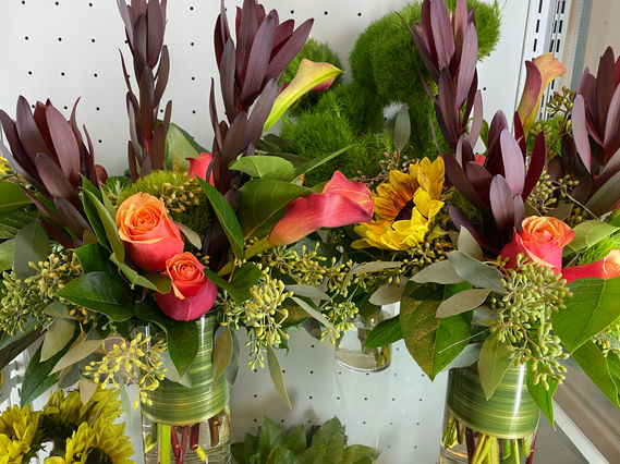 Florist in Frankfort, IL. An established florist group offering seasonal, high-grade floral arrangements. We have flower subscriptions, outdoor planter garden designs, event centerpieces, and other professional floral services. Find BōKAY Flowers pre-made arrangements in our floral cooler inside 1N Décor in Downtown Frankfort.