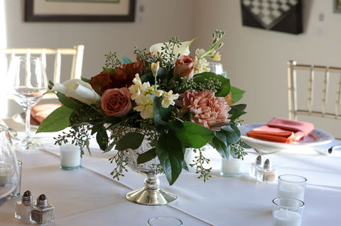 Bokay Flowers Florist in Frankfort, IL. An established florist group offering seasonal, high-grade floral arrangements. We have subscriptions, planter designs, event centerpieces, and other professional services. Find BoKAY Flowers pre-made arrangments in the floral cooler inside 1N Décor in Downtown Frankfort.