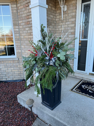 Bokay Flowers Florist in Frankfort, IL. An established florist group offering seasonal, high-grade floral arrangements. We have flower subscriptions, outdoor planter garden designs, event centerpieces, and other professional floral services. Find BoKAY Flowers pre-made arrangements in our floral cooler inside 1N Décor in Downtown Frankfort.