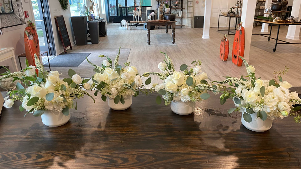 Florist in Frankfort, IL. An established florist group offering seasonal, high-grade floral arrangements. We have flower subscriptions, outdoor planter garden designs, event centerpieces, and other professional floral services. Find BōKAY Flowers pre-made arrangements in our floral cooler inside 1N Décor in Downtown Frankfort.