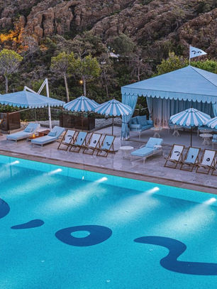 CÓMO LOS BEACH CLUBS SE CONVIRTIERON EN EL NUEVO LUJO. Las grandes casas de moda están transformando la playa en la experiencia más exclusiva del verano.