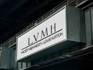 LVMH reported a modest +1% growth in the first quarter of 2026 (below expectations), reaching €19.1 billion in revenue.