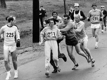 Lo sapevi che una donna cambiò la storia della maratona correndo di nascosto?