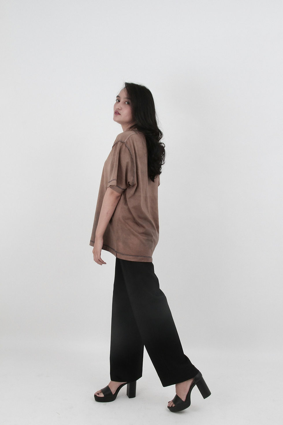 How to Style COS Barrel-Leg Pants for Fall