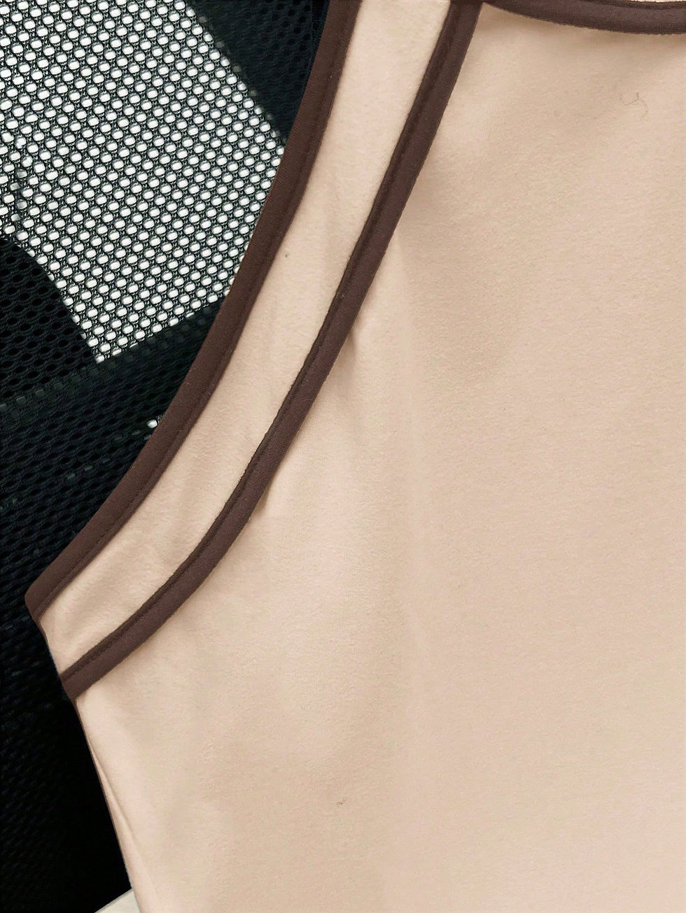 Miniatura: Body con cuello halter y ribete de color contrastante