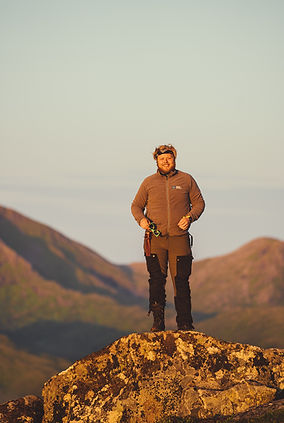 Lars on top of Hoven,  Lofoten. -  Tokt Film