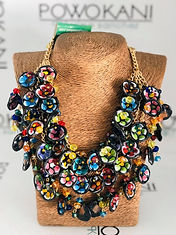 Collar de flores de colores