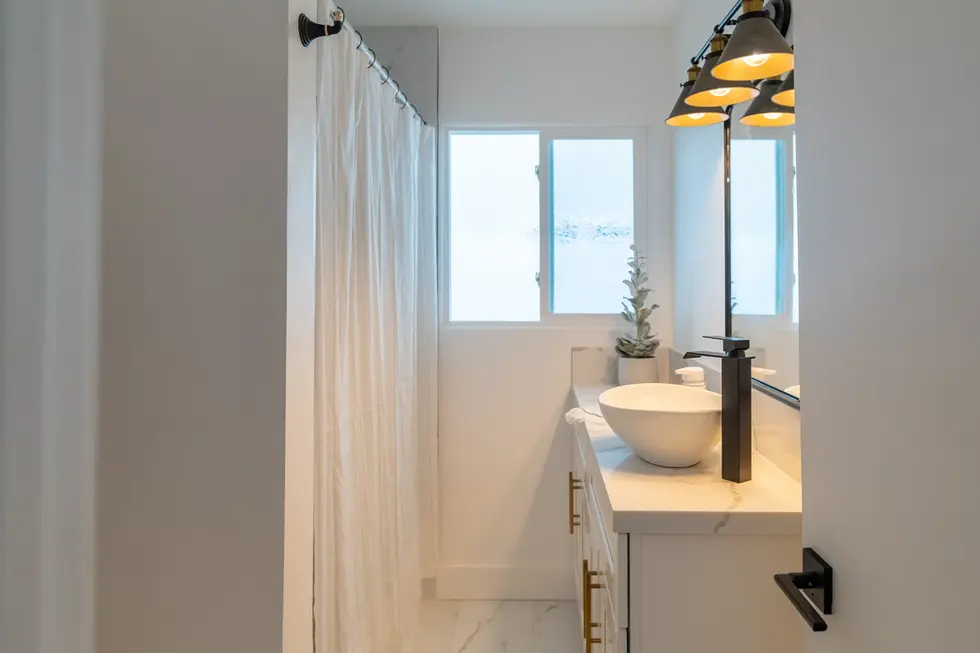 Adrien-Newport beach-Guest Bath
