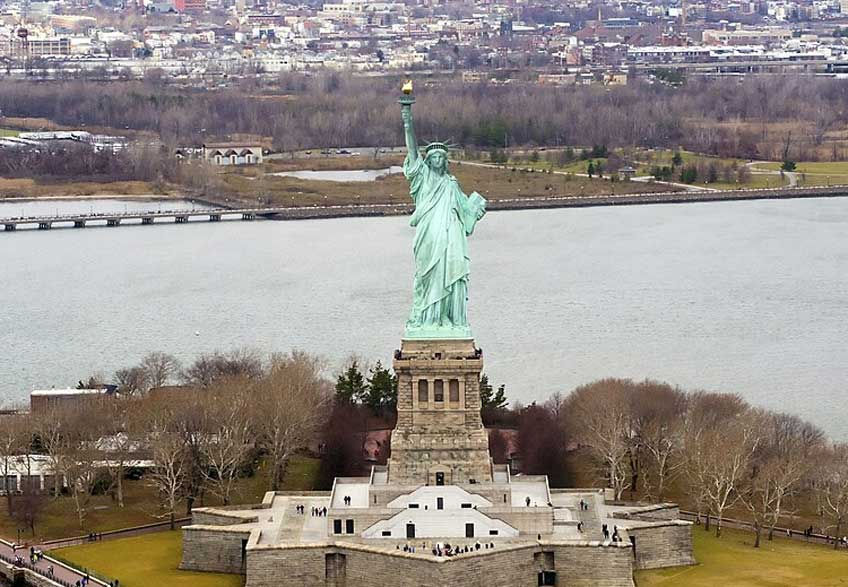 Alienación: de Marx a ChatGPT y Gemini. Centro de Psicología Aplicada Maribel Gámez