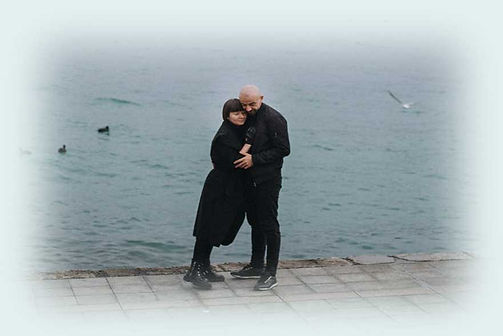 Dependencia emocional. ¿Qué es en realidad? La dependencia emocional se define como la necesidad extrema de carácter afectivo que una persona siente hacia su pareja a lo largo de sus diferentes relaciones.