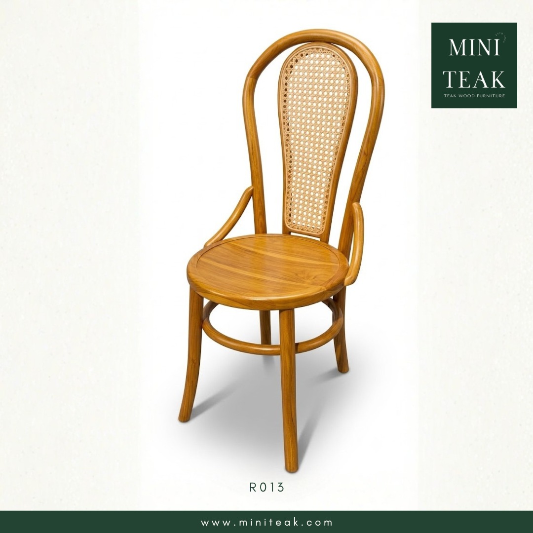 R013 - Classic Rattan Chair