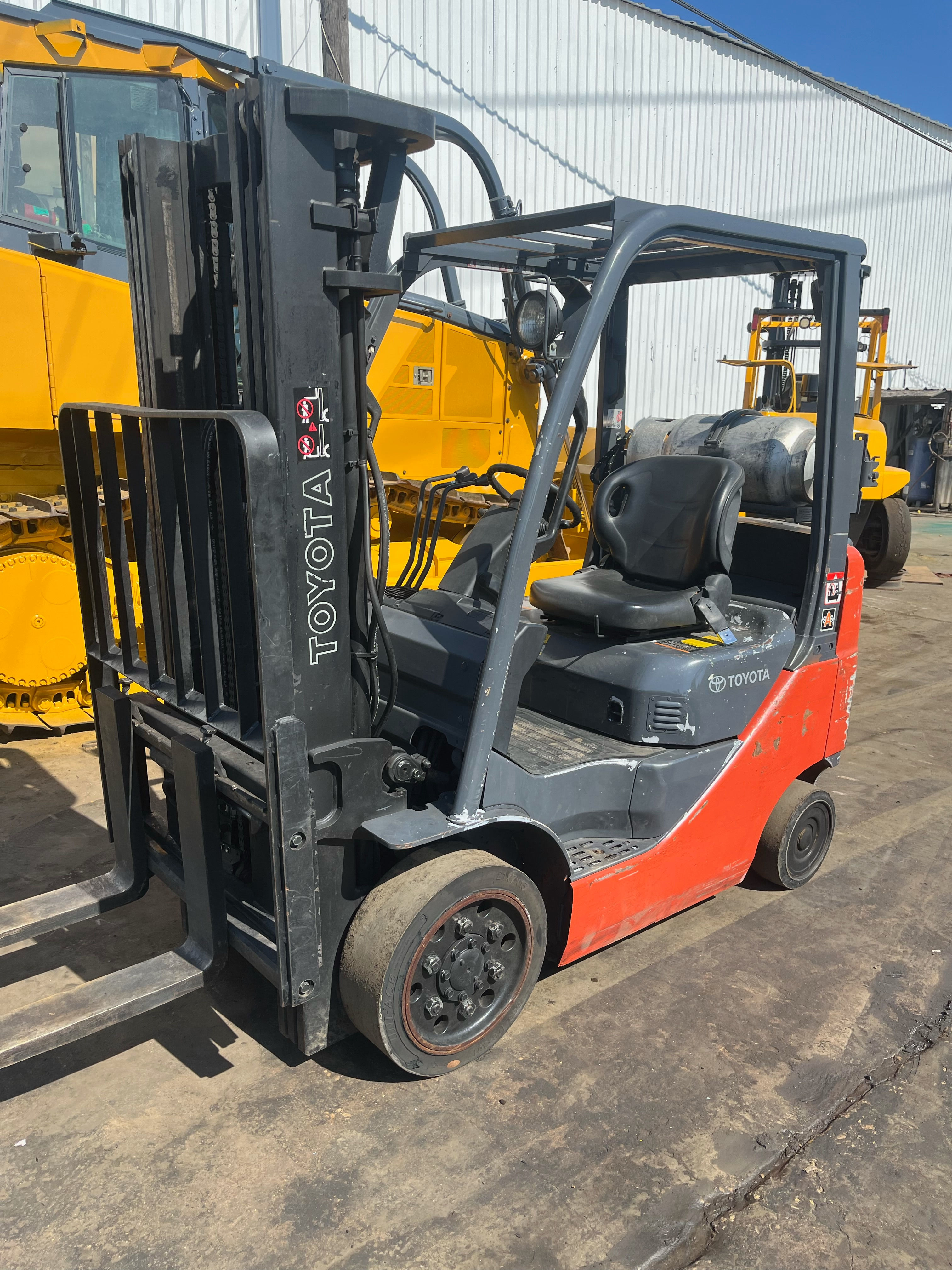 Toyota 8FGCU25 LPG Cushion Tire Forklift with Side Shifter