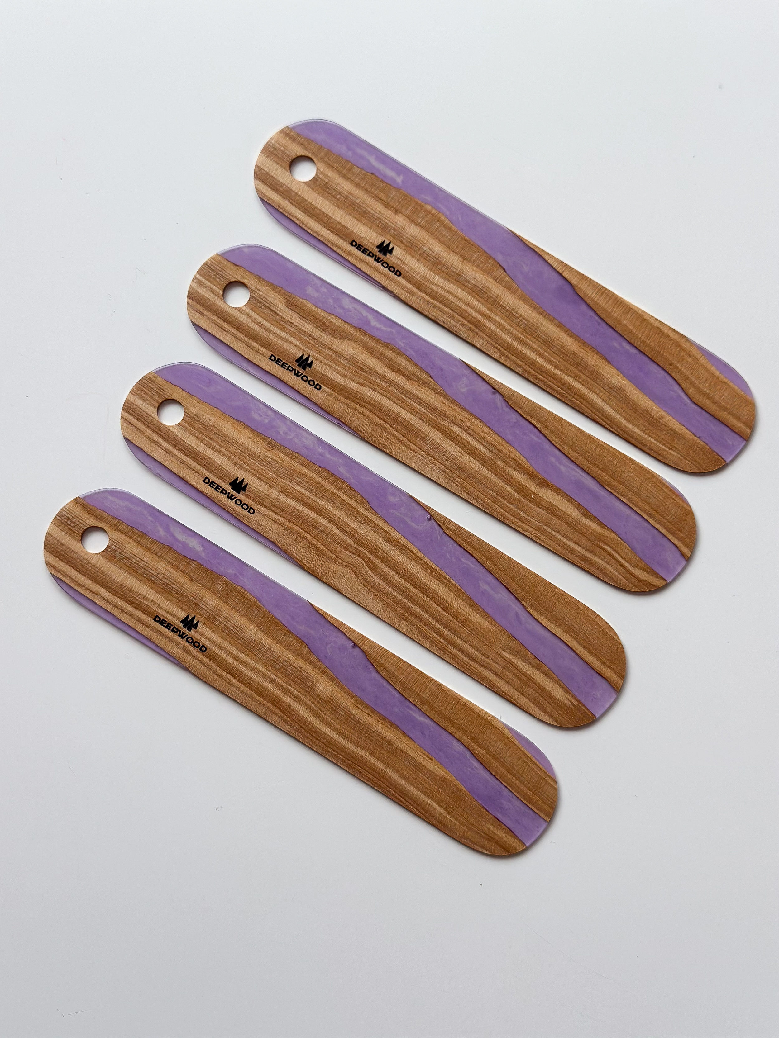 Закладка з ясена з перламутрово-фіолетовою смолою