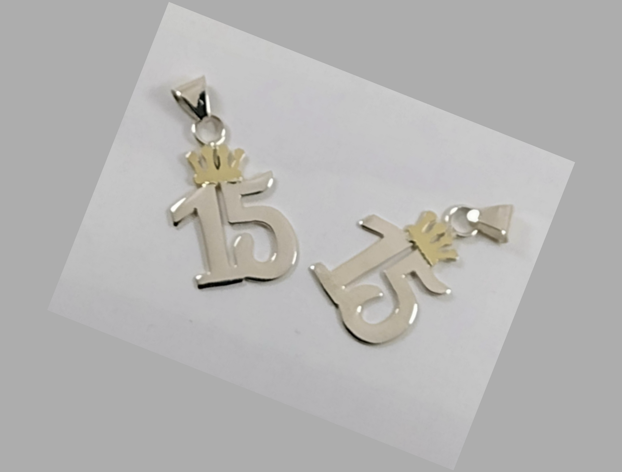 Dije 15 con Corona 👑 Plata y Oro 🇧🇴DO