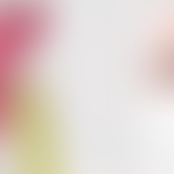 Sjukvårdspersonal som håller i ett rör med urinprov.