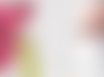 Sjukvårdspersonal som håller i ett rör med urinprov.