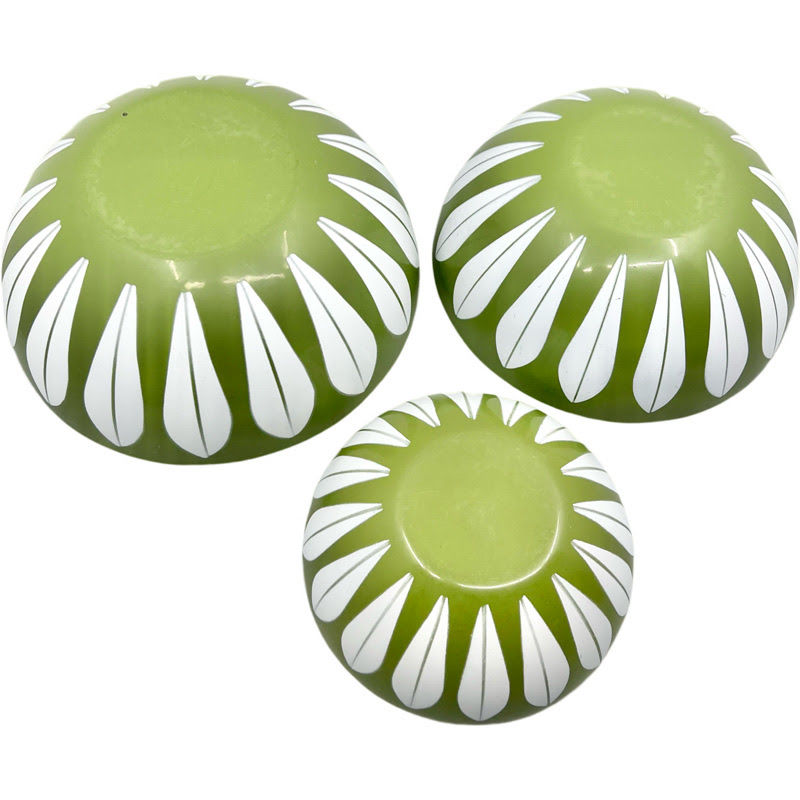 Thumbnail: Vintage Set Of 3 Catherineholm Avocado Green Enameled Lotus Bowls