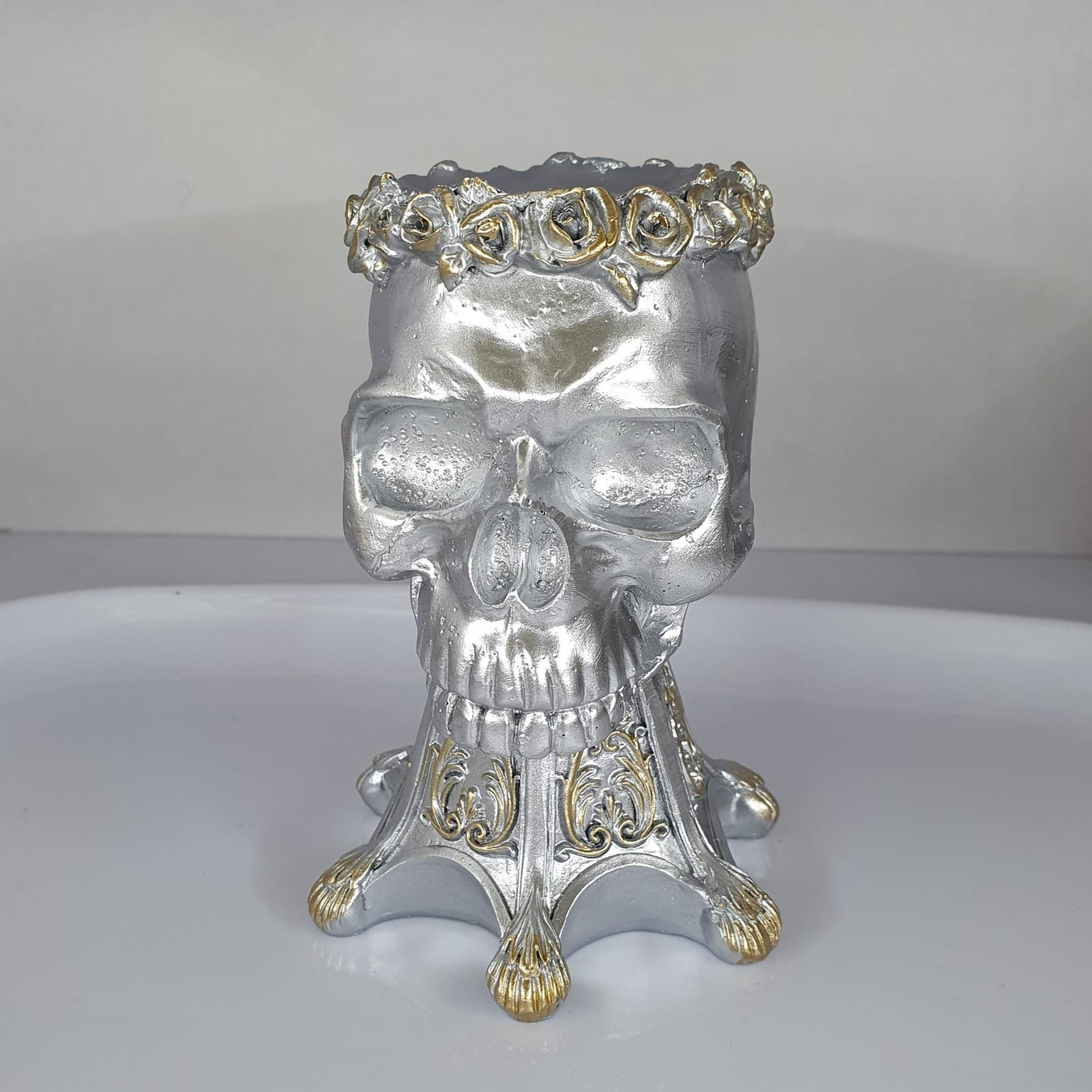 Large Skull Sphere Stand