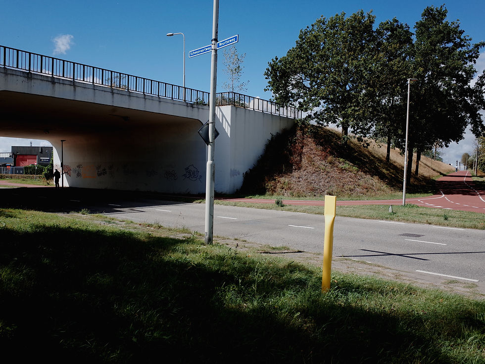 Het fietspad en de tunnel bij het industrieterrein richting Weurt worden vaak als onveilig ervaren.