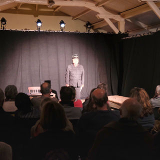 La compagnie de théâtre Les Comédiens de la Tour a pu jouer la pièce DREYFUS, L'AFFAIRE lors de la programmation 2022 du FESTIVAL DE THÉÂTRE DU HÉRISSON.