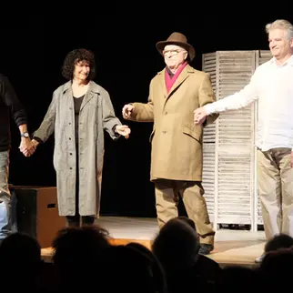 La compagnie de théâtre Roselière s'est produite lors de la programmation 2022 du FESTIVAL DE THÉÂTRE DU HÉRISSON en présentant une pièce de Georges NAUDY : FLASH-BACK