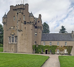 wolfblur-crathes-castle-1596344_1280.jpg
