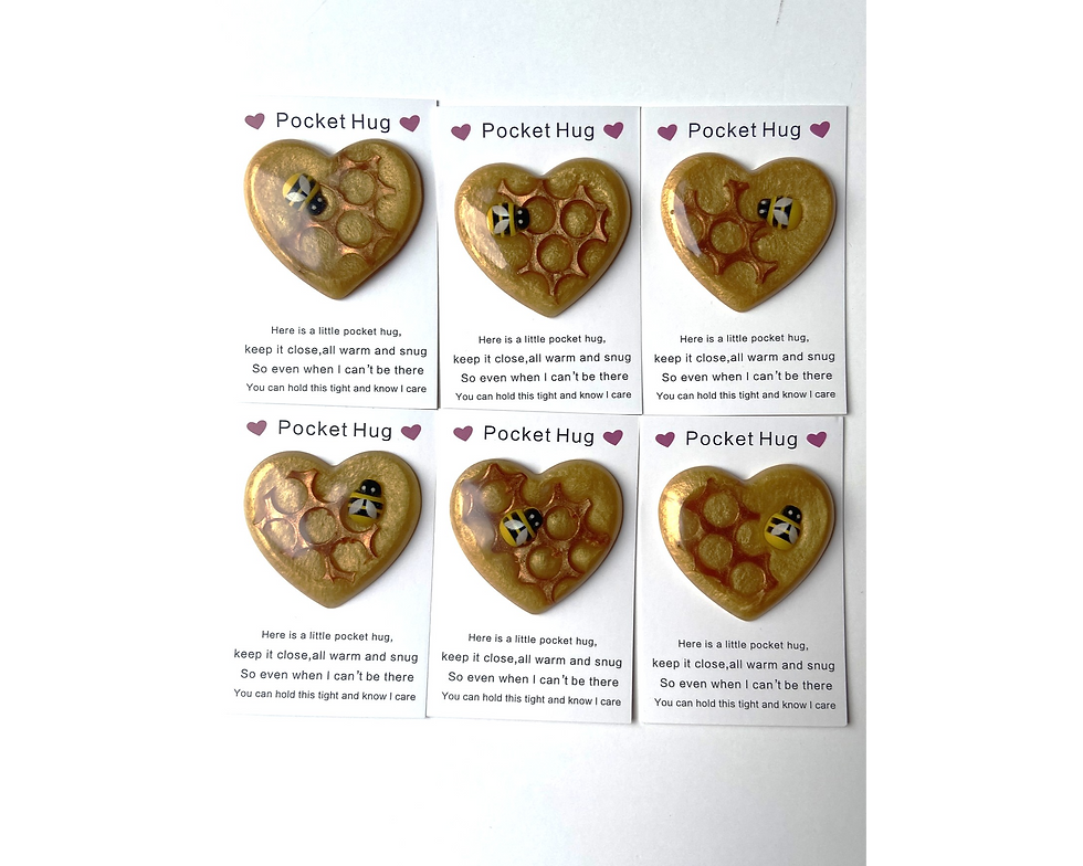 Thumbnail: Pocket Hug Resin Hearts (Bee)